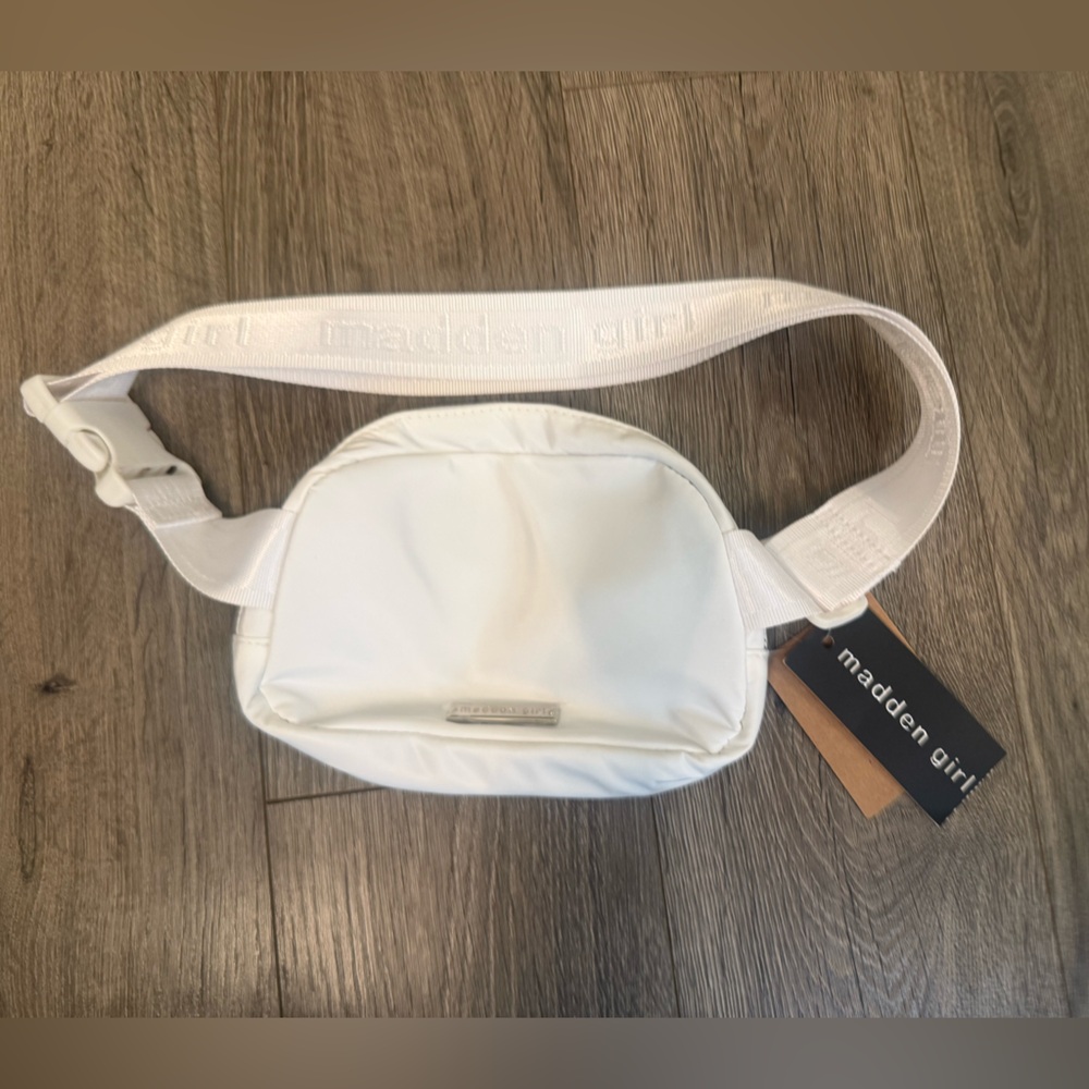 Madden Girl White Fanny Pack Bag (see description)